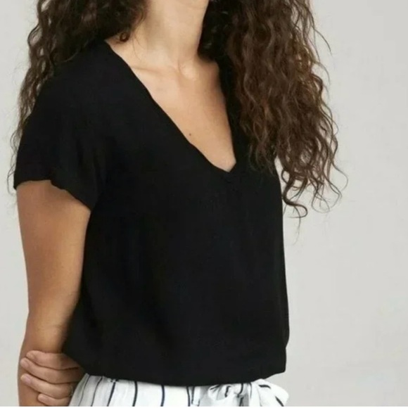Cloth & Stone Anthropologie NWOT Black V-Neck Rayon Top - Picture 2 of 5